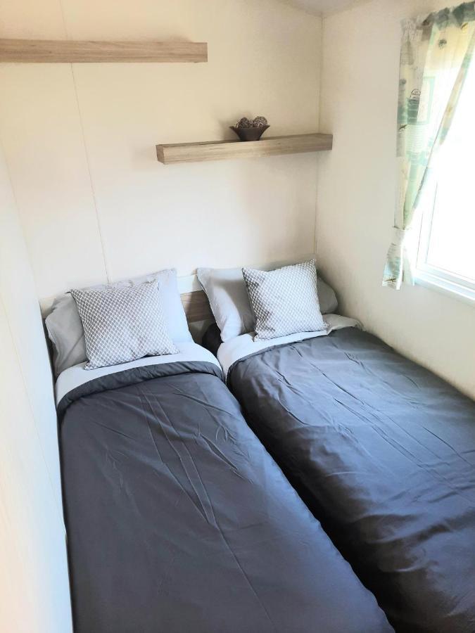 Blue Dolphin Holiday Park Gristhorpe ภายนอก รูปภาพ